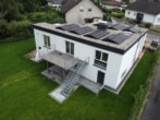 DIETZ: Sanierter Bungalow mit Wärmepumpe + Photovoltaik - 50qm Hobbyraum oder Büro separater Eingang - mit großem Balkon