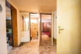 Flur KG - 2 Familienhaus mit Garten, Pool, Keller und Garage – DG vermietet – in Reinheim!