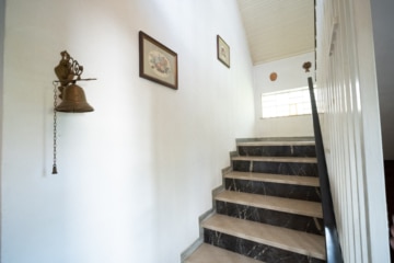 2 Familienhaus mit Garten, Pool, Keller und Garage – DG vermietet – in Reinheim! - Treppenhaus (642146)