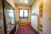 Schlafzimmer 1 von 2 EG - 2 Familienhaus mit Garten, Pool, Keller und Garage – DG vermietet – in Reinheim!
