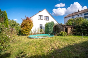 2 Familienhaus mit Garten, Pool, Keller und Garage – DG vermietet – in Reinheim! - Garten mit Pool (642142)