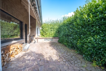 2 Familienhaus mit Garten, Pool, Keller und Garage – DG vermietet – in Reinheim! - Terrasse (642185)