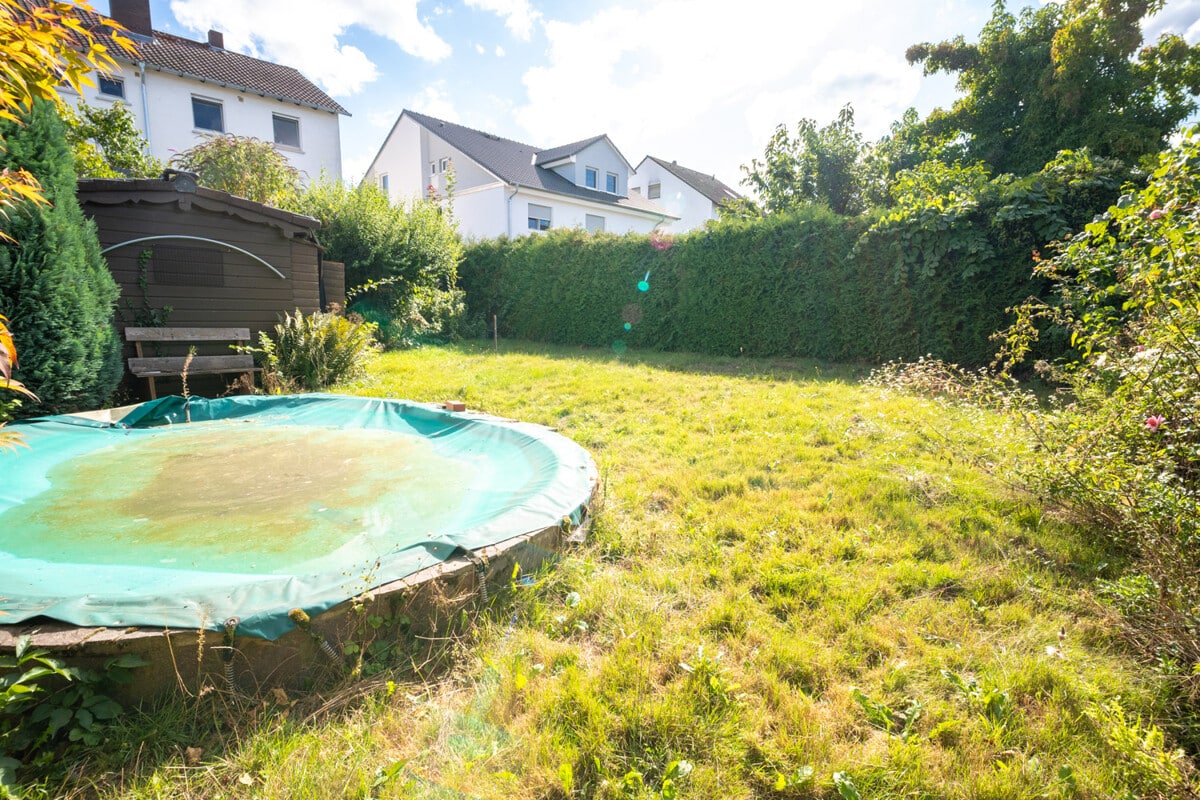 Garten mit Pool