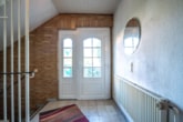 Treppenhaus EG - 2 Familienhaus mit Garten, Pool, Keller und Garage – DG vermietet – in Reinheim!
