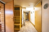 Flur KG - 2 Familienhaus mit Garten, Pool, Keller und Garage – DG vermietet – in Reinheim!