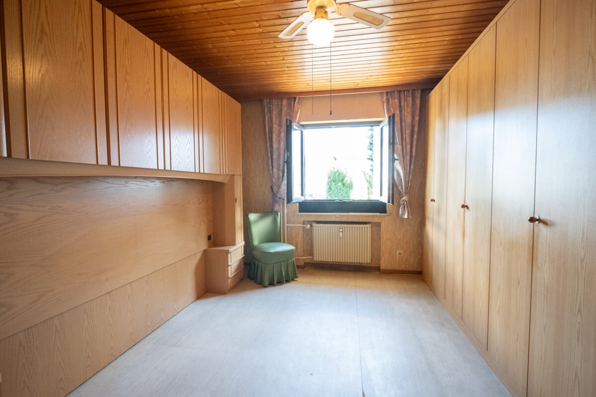 Schlafzimmer 2 von 2 EG
