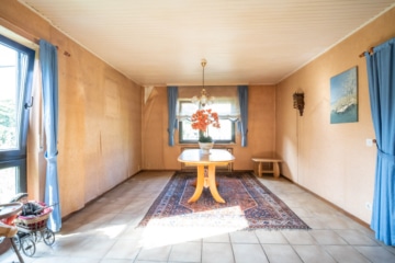 2 Familienhaus mit Garten, Pool, Keller und Garage – DG vermietet – in Reinheim! - Offener Wohn- und Essbereich EG (642154)