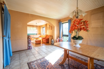 2 Familienhaus mit Garten, Pool, Keller und Garage – DG vermietet – in Reinheim! - Offener Wohn- und Essbereich EG (642149)
