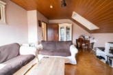 Wohnzimmer DG - 2 Familienhaus mit Garten, Pool, Keller und Garage – DG vermietet – in Reinheim!