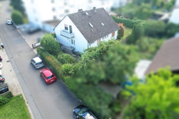 2 Familienhaus mit Garten, Pool, Keller und Garage – DG vermietet – in Reinheim! - Außenansicht (642141)