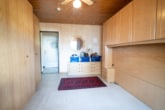Schlafzimmer 2 von 2 EG - 2 Familienhaus mit Garten, Pool, Keller und Garage – DG vermietet – in Reinheim!