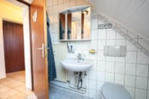 Tageslicht Duschbad DG - 2 Familienhaus mit Garten, Pool, Keller und Garage – DG vermietet – in Reinheim!