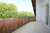 Balkon - DIETZ: Trendige 4 Zimmer-Dachgeschosswohnung im 2- Familienhaus mit Blick ins Grüne!
