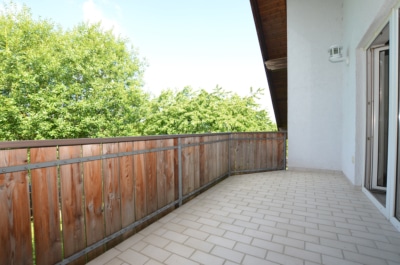 DIETZ: Trendige 4 Zimmer-Dachgeschosswohnung im 2- Familienhaus mit Blick ins Grüne! - Balkon (700198)