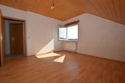 DIETZ: Trendige 4 Zimmer-Dachgeschosswohnung im 2- Familienhaus mit Blick ins Grüne! - Zimmer 2 (700197)