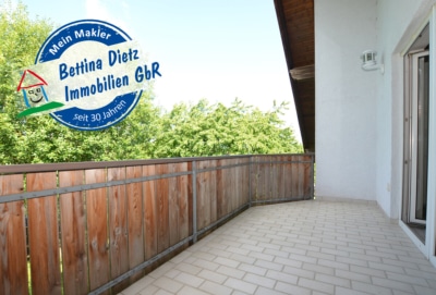 DIETZ: Trendige 4 Zimmer-Dachgeschosswohnung im 2- Familienhaus mit Blick ins Grüne! - Großer Balkon (700190)
