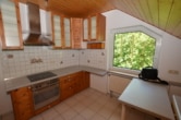 Einbauküche inklusive - DIETZ: Trendige 4 Zimmer-Dachgeschosswohnung im 2- Familienhaus mit Blick ins Grüne!