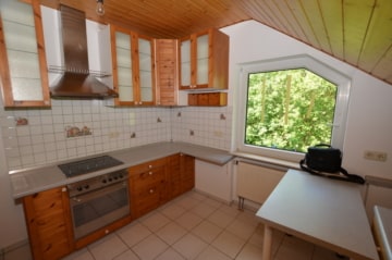 DIETZ: Trendige 4 Zimmer-Dachgeschosswohnung im 2- Familienhaus mit Blick ins Grüne! - Einbauküche inklusive (694189)