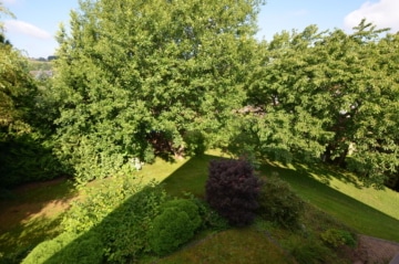 DIETZ: Trendige 4 Zimmer-Dachgeschosswohnung im 2- Familienhaus mit Blick ins Grüne! - Blick vom Balkon (694186)