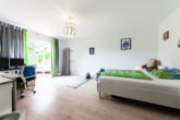 Schlafzimmer 2 von 3 EG - Großzügige Immobilie mit 2 Wohnungen – Erweiterungspotenzial – PV-Anlage ruhige Lage von Großostheim