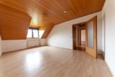 Schlafzimmer 1 von 2 OG - Großzügige Immobilie mit 2 Wohnungen – Erweiterungspotenzial – PV-Anlage ruhige Lage von Großostheim