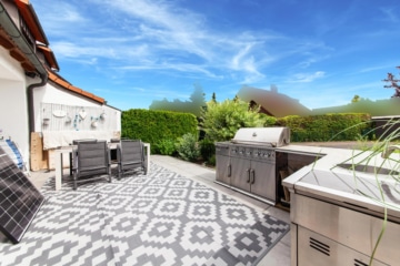 Großzügige Immobilie mit 2 Wohnungen – Erweiterungspotenzial – PV-Anlage ruhige Lage von Großostheim - Terrasse 1 von 2 (642200)