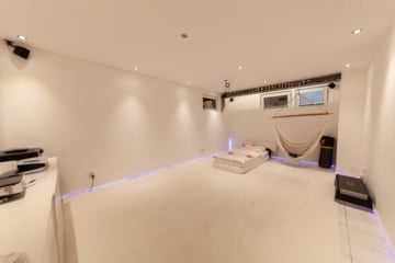 Großzügige Immobilie mit 2 Wohnungen – Erweiterungspotenzial – PV-Anlage ruhige Lage von Großostheim - Hobby- / Kinoraum KG (642235)