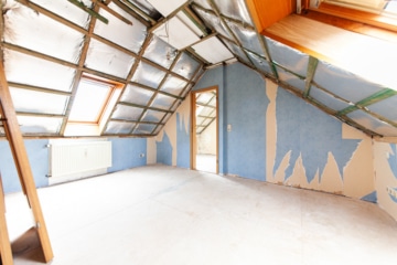 Großzügige Immobilie mit 2 Wohnungen – Erweiterungspotenzial – PV-Anlage ruhige Lage von Großostheim - Zimmer 2 von 2 DG (642232)