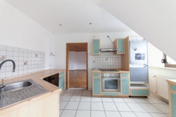 Großzügige Immobilie mit 2 Wohnungen – Erweiterungspotenzial – PV-Anlage ruhige Lage von Großostheim - Küche OG (642218)