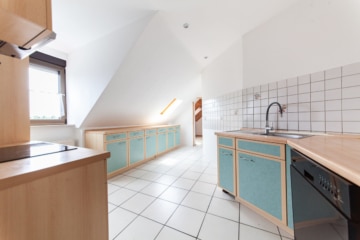 Großzügige Immobilie mit 2 Wohnungen – Erweiterungspotenzial – PV-Anlage ruhige Lage von Großostheim - Küche OG (642220)