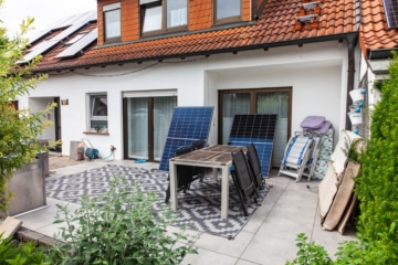 Großzügige Immobilie mit 2 Wohnungen – Erweiterungspotenzial – PV-Anlage ruhige Lage von Großostheim - Großzügiger Terrasse 1 von 2 (642199)