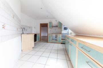 Großzügige Immobilie mit 2 Wohnungen – Erweiterungspotenzial – PV-Anlage ruhige Lage von Großostheim - Küche OG (642219)