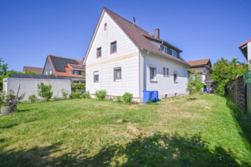 Vermietetes 2 Familienhaus mit Garage, Garten und Terrasse in ruhiger Wohnlage von Messel! - Außenansicht (623723)
