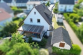 Außenansicht - Vermietetes 2 Familienhaus mit Garage, Garten und Terrasse in ruhiger Wohnlage von Messel!
