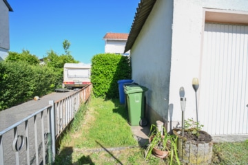 Vermietetes 2 Familienhaus mit Garage, Garten und Terrasse in ruhiger Wohnlage von Messel! - Außenbereich (623727)