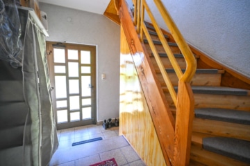 Vermietetes 2 Familienhaus mit Garage, Garten und Terrasse in ruhiger Wohnlage von Messel! - Diele EG (623705)