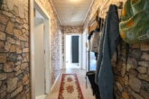 Flur EG - Vermietetes 2 Familienhaus mit Garage, Garten und Terrasse in ruhiger Wohnlage von Messel!