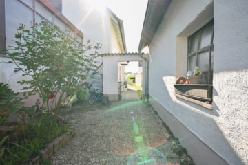 Vermietetes 2 Familienhaus mit Garage, Garten und Terrasse in ruhiger Wohnlage von Messel! - Innenhof (623721)