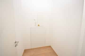 DIETZ: NEUBAU 3-Zimmer-Wohnung und Büro nur für Selbstständige! Wohnen und Arbeiten! - Abstellraum innerhalb Wohnung (660307)