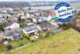 DIETZ: Großzügiges 2-Familienhaus in attraktiver Feldrandlage! Niedermittlau - Bahnhofssiedlung - Feldrandlage