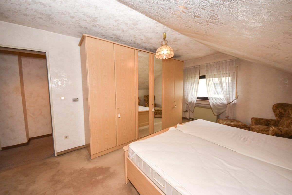 Schlafzimmer 1 von 2 DG