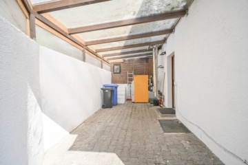 DIETZ: EFH auf einem 2.667m² großem naturnahen Grundstück in Bad König in Alleinlage. - Eingangsbereich (692364)