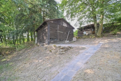 DIETZ: EFH auf einem 2.667m² großem naturnahen Grundstück in Bad König in Alleinlage. Sofort frei! - Gartenhütte (697668)