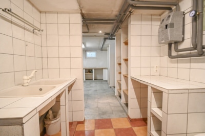 DIETZ: EFH auf einem 2.667m² großem naturnahen Grundstück in Bad König in Alleinlage. Sofort frei! - Wasch- und Lagerraum KG (697645)