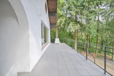DIETZ: EFH auf einem 2.667m² großem naturnahen Grundstück in Bad König in Alleinlage. Sofort frei! - Balkon EG (697620)