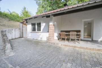 DIETZ: EFH auf einem 2.667m² großem naturnahen Grundstück in Bad König in Alleinlage. - Terrasse (692362)