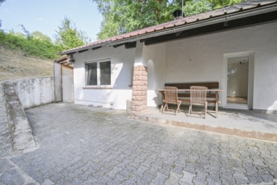 DIETZ: EFH auf einem 2.667m² großem naturnahen Grundstück in Bad König in Alleinlage. Sofort frei! - Terrasse (697650)
