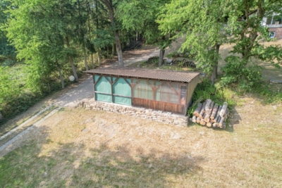 DIETZ: EFH auf einem 2.667m² großem naturnahen Grundstück in Bad König in Alleinlage. Sofort frei! - PKW-Stellplätze (697656)
