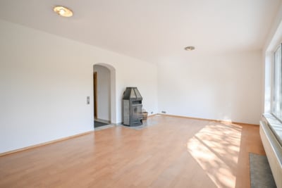 DIETZ: EFH auf einem 2.667m² großem naturnahen Grundstück in Bad König in Alleinlage. Sofort frei! - Wohnzimmer EG (697618)