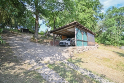 DIETZ: EFH auf einem 2.667m² großem naturnahen Grundstück in Bad König in Alleinlage. Sofort frei! - PKW-Stellplätze (697657)